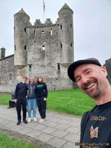 wir vor Enniskillen Castle: vor dem Castle in Enniskillen