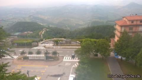 Nochmal Blick vom San Marino aus : Mit Blick auf den Busparkplatz...