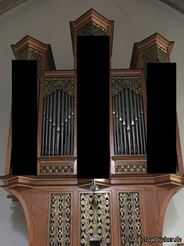 01_Orgel: Die Orgel mit ihren a großen Pfeifen 