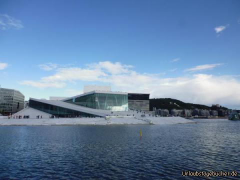 Blick auf das Opernhaus und dem Munch Museum: Ausflug am Nachmittag, Opernhaus  und Munch Museum von gegenüberliegenden Ufer. 