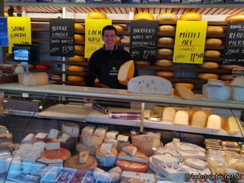 Käse : Käse Einkauf auf dem Markt 