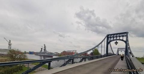Marinemuseum : Blick von der Kaiser -Wilhelm-Brücke zum Marinemuseum