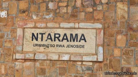 Ntarama Gedenkstätte: Hinweisschild zum Memorial