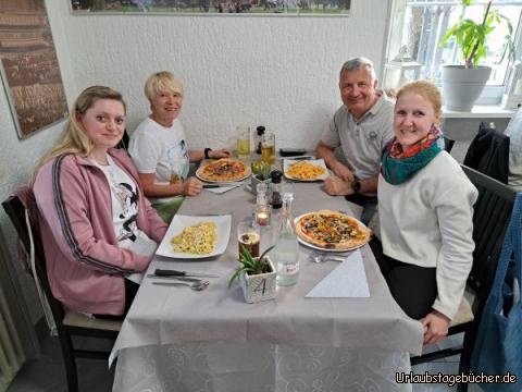 Abendessen : Katja,  Anni, Frank, Maren 