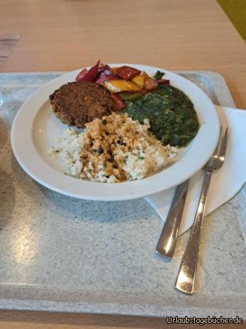 Mittagessen : Grünkernbratling, Reis, Pfeffersauce, Spinat,  Paprika Gemüse 