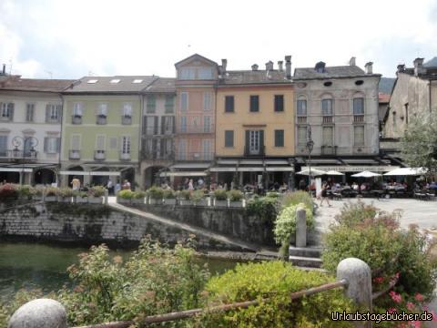 Stadt Italien : Die erste Stadt am heutigen Tag nach Grenzübergang von der Schweiz nach Italien 
