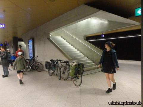 Bahnhof Zürich : Am Bahnhof in Zürich 