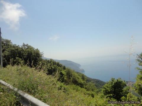 Genua zgv: Bereits auf der Höhenstraße mit Blick aufs Meer,nach ca 2,5h bei sengender Hitze hochschieben.