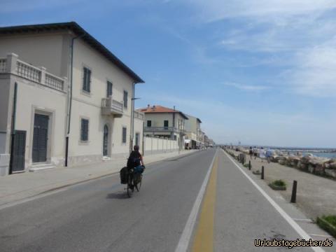 Genua zuhn: Am Hafen von Pisa 