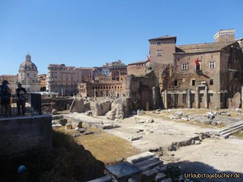Genua ghzhjgh: Ausgrabungen am Forum Romanum.