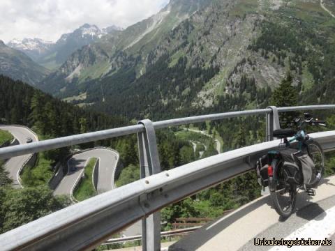 Passstraße : Der Anfang der Maloja Passstraße, ich genoss die Fahrt hinunter wie ein Kind.