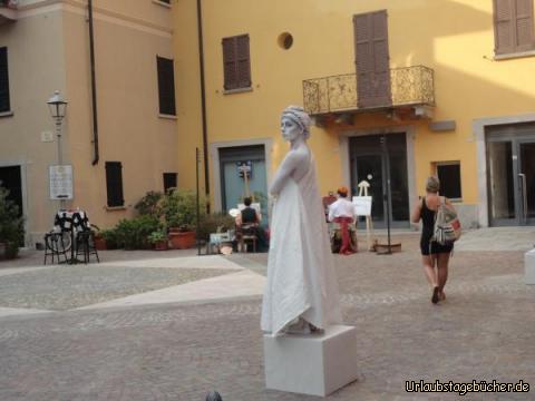 Lebende Statue 1: Lebende Statue 1, aufgenommen in Menaggio am Comosee 