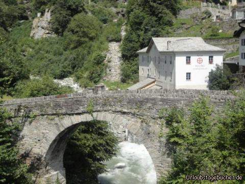 Steinbrücke ohne Papa : Steinbrücke im Bregagliatal 