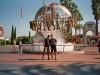 Eingang Universal Studios: Höf und ich vor den Toren der Universal Studios