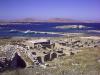 Delos und Hafen: Blick vom Theater über Delos und seinen Hafen