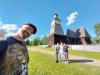 wir in Petäjävesi: die alte Holzkirche von Petäjävesi
(und wir)
