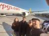 wir vorm Flieger : vor unserem Flugzeug
direkt nach der Ankunft in Istanbul 