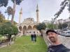 wir vor der Muradiye Moschee: in Manisa schauen wir uns zuerst die Muradiye Moschee an