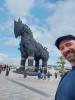wir in Çanakkale: das hölzerne Pferd in Çanakkale
ist eine originale Requisite aus dem Film Troja 