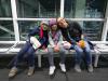 Flughafen München: Viktor, Vivian und ich am Gate des Münchner Flughafens
wartend auf die Boarding Time zum Abflug nach Madrid 