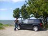 Ontariosee: Papa (Eno) und unser Jeep vor dem Ontariosee,
dem flächenmäßig kleinsten der fünf Großen Seen Nordamerikas