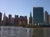 UN-Hauptquartier: das Chrysler Building versteckt sich beinahe hinter dem Sekretariatshochhaus,
welches mit seinen 39 Stockwerken (155 m) das Markenzeichen des UN-Hauptquartiers ist