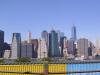 Manhattan: wir sehen die beeindruckende Skyline von Manhattan
(sozusagen im Vorbeifahren) von Brooklyn aus