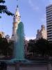 LOVE Park: der grüne Springbrunnen im LOVE Park von Philadelphia
verdeckt (von unserem Standpunkt aus) nicht nur das Rathaus,
sondern auch die Love-Skulptur von Robert Indiana,
die dem Park (offiziell eigentlich JFK Plaza) seinen Namen gab