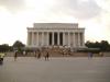 Lincoln Memorial: das 1922 fertiggestellte Lincoln Memorial in Washington, D.C.
ist ein Denkmal zu Ehren Abraham Lincolns, dem 16. Präsidenten der USA
(wenn man ganz genau hinschaut, sieht man ihn zwischen den mittleren beiden Säulen)