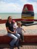 Southernmost Point: Mama (Katy), ich und Viktor
am südlichsten Punkt der kontinentalen USA
auf Key West, der letzten der Florida Keys