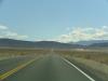California State Rte 136: schon die kerzengerade Straße von Lone Pine (Kalifornien) an der Sierra Nevada
durch eine trostlose Landschaft in Richtung Death Valley National Park
bereitet uns darauf vor, welche lebensfeindliche Einöde da vor uns liegt