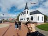 wir vor der Norwegian Church: vor der Norwegian Church in der Cardiff Bay