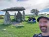 wir am Pentre Ifan: das Hünengrab Pentre Ifan