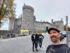 wir vor Kilkenny Castle: vor dem Kilkenny Castle
