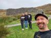 wir am Staigue Fort: vor dem Staigue Fort bei Castlecove am Ring of Kerry