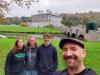 wir vorm Westport House: vor dem Westport House