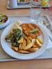 Mittagessen : Schnitzel, Kartoffelwedges, Zucchini, Blumenkohl 