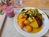 Mittagessen : Mais Paprika Puffer, Herzoginkartofelln, Currysauce 
Fitgemüse, Zucchini
Buttermilch Heidelbeeren Dessert